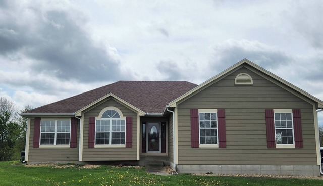 28 Acre Country Escape. Perfect for UCM Graduation or KC World Cup Fans!