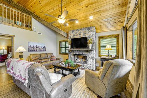28 Acres: Home w/Barn & Fire Pit Near Franklin!