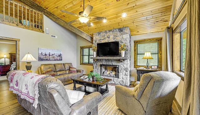 28 Acres: Home w/Barn & Fire Pit Near Franklin!