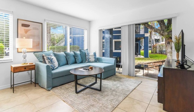 280A - Boca Retreat w/Pool, Parking, Near Evert Tennis & Shops