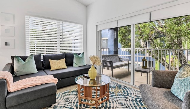 280C - Boca Retreat w/Pool, Parking, Near Evert Tennis & Shops