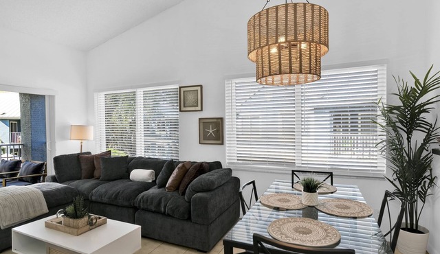 280D - Boca Retreat w/Pool, Parking, Near Evert Tennis & Shops