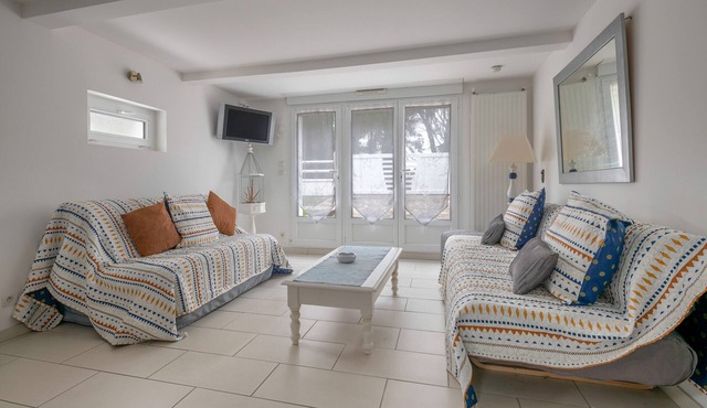 280m from the beach, flat for 4