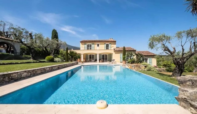 280m2 jewel and infinity pool in absolute calm