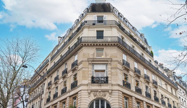 280m2luxury Floatingabove Paris’s most storied brasseries-Deux Magots,Café Flore