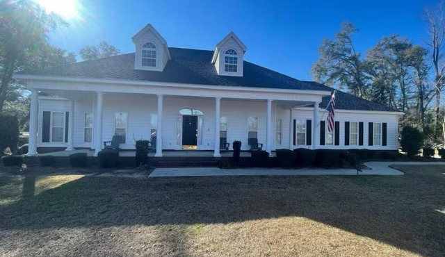 2845 Luxury modern 4-bedroom house at Indian Spring golf course in Marianna.