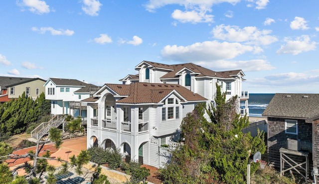 2876 - The Blue Martini, Ultimate oceanfront accommodation with lavish finishes and furnishings
