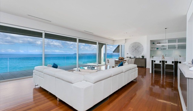 29 Barbara - Beachfront - Luxury - Linen Included - Wi-Fi
