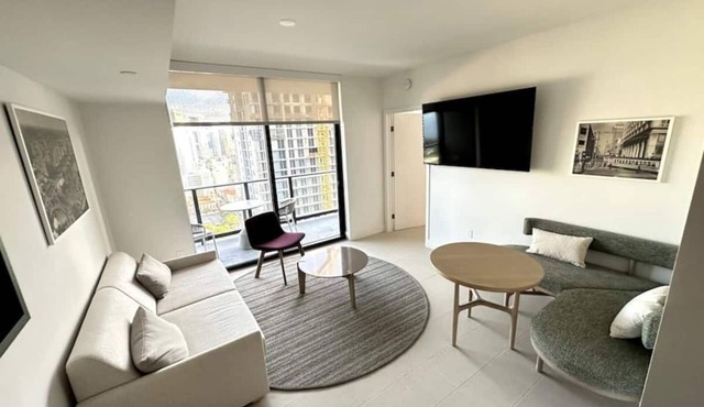 2907 - 1BR Apartment in Downtown Miami with Pool & Gym