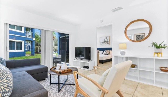 290A - Boca Retreat w/Pool, Parking, Near Evert Tennis & Shops