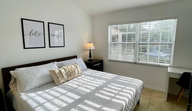 290D - Boca Retreat w/Pool, Parking, Near Evert Tennis & Shops