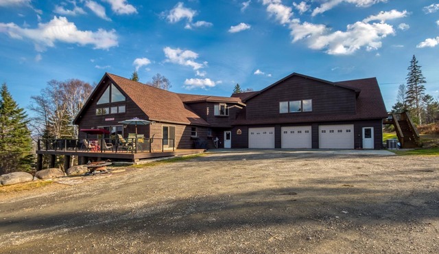 2916 Main Street | 6BR home close to Saddleback | Woodstove & big living space!