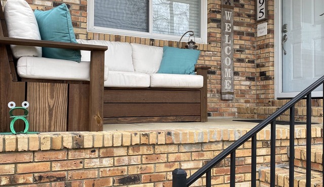 295 is 5 minutes from dam with boat launch and tritoon boat for rent.