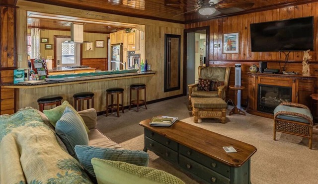 2B/1B sleeps 8 on the Bay - 270' fishing pier, pool, spa, w/tons of amenities