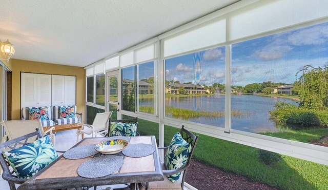 2B/2B FABULOUS WATERFRONT NAPLES CONDO! ABBEY ON THE LAKE