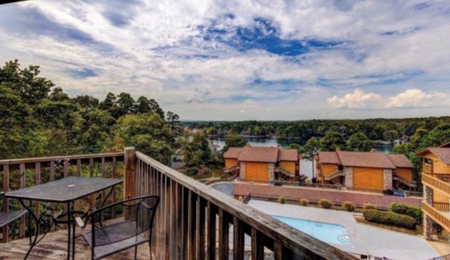 2B/2B Lake View Condo