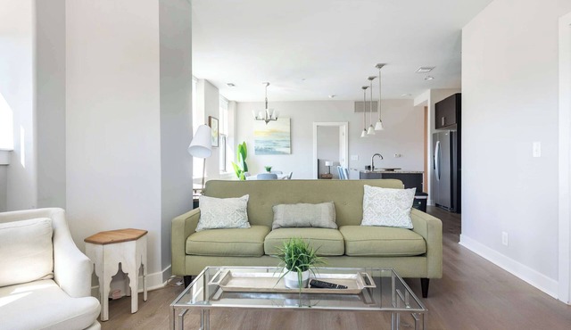 2B/2BA Luxury Downtown Suite, Rooftop Deck & Gym