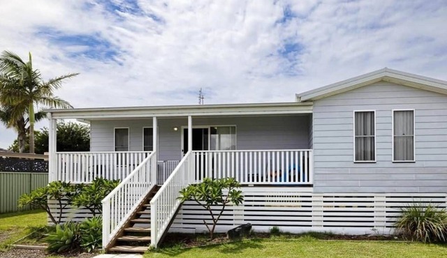 2B at Swansea - cosy cottage, outdoor pet friendly