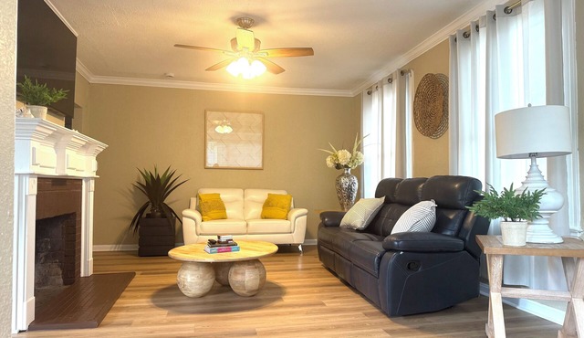 2B1BA Central - Airport, Riverside, Zoo, Beach