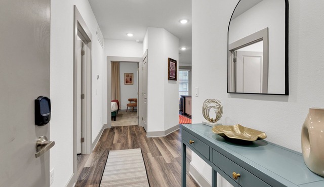 2B2B by TCU, Walkable, Pool View, King, Queen Beds with Pool & Gym Access