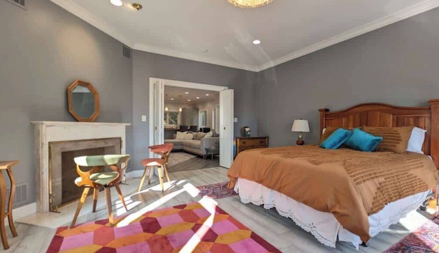 2B2b loft in mountains, secluded patio, vintage,