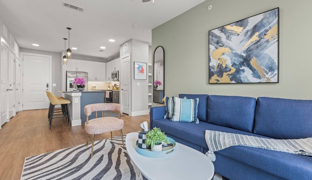 2B2B Luxury 1st Floor Apartment near in Ft Worth with free Parking,Pool,Gym&more