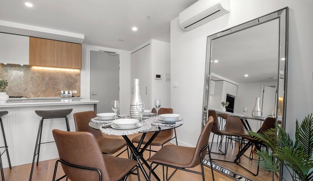 2B2B Luxury @Flagstaff Gardens with Parking Pool & Gym