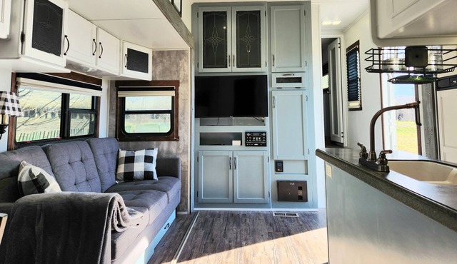 2Bath Camper: Private yard, fire pit, walking path