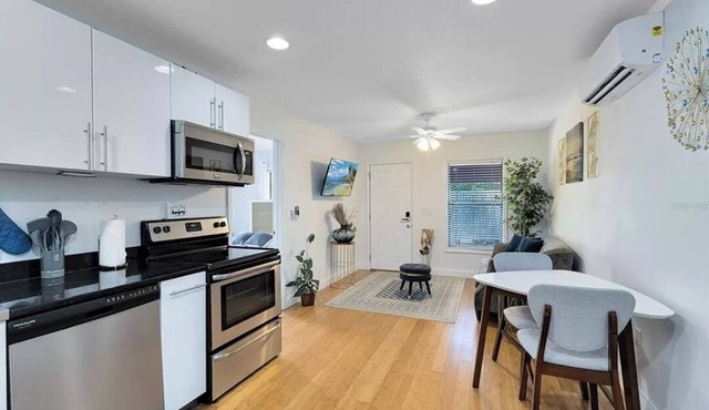 2BD/1BA Duplex 5 min. From Advent Health Orlando and Downtown Orlandon