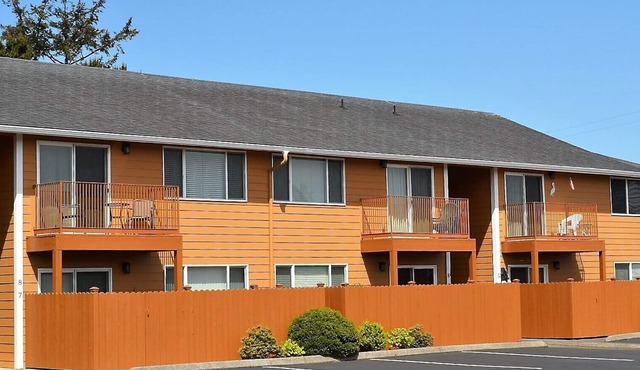2Bd/1Ba Newly Remodeled Condo 2 blocks to Beach/Convention Ctr/Downtown