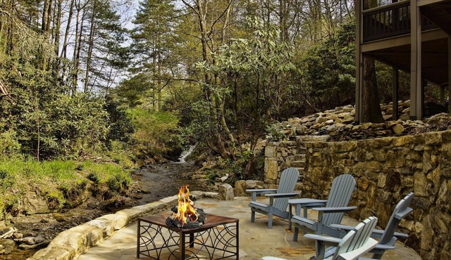 2Bd/1Ba ,opt'l +1Bd/1Ba, stream/waterfall/firepit, in Cashiers. Pet Friendly,