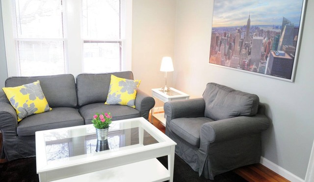 2BD/1BA - The Treehouse - 1930's Hyde Park Home by UT/Downtown