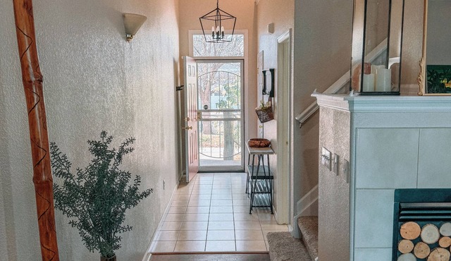 2BD 2.5BR Private Gated Lakefront Denver Property near Airport and Downtown