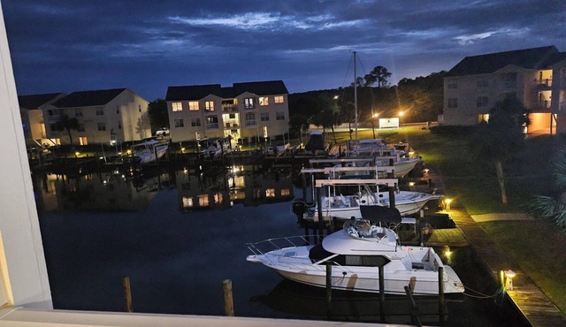 2BD/2 BR Water Front Condo . Haven in the springs