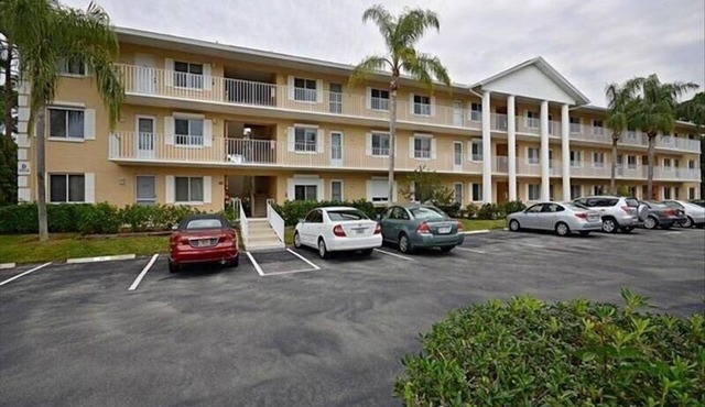 2bd 2BA 1100 Sq Ft Fully Furnished Condo. 2 Pools. New laminate flooring.