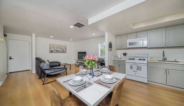 2BD/2BA Apartment near DT Alhambra