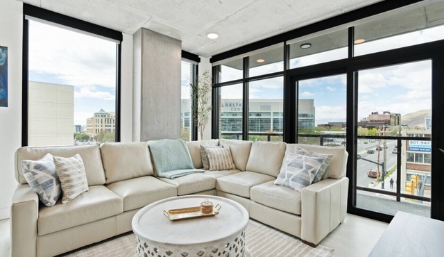 2bd/2ba Best style and location/Pool+spa/gym/pkg!