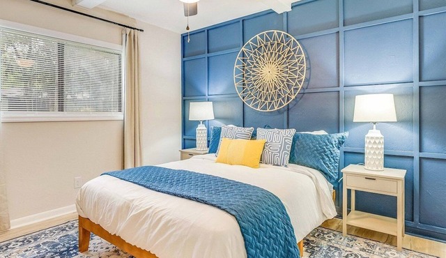 2bd/2ba Condo * Dogs Welcome * 30+ day stay * Pool