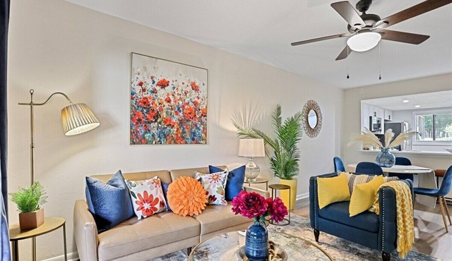 2bd/2ba Condo * Pool * Dogs Welcome * 30+ day stay