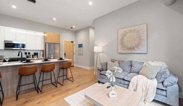 2BD 2BA Condo: Steps to Lake with Gym & Parking