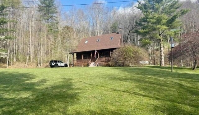 2BD 2BA Cozy Log Cabin, Easy Paved Access, View, Gas Log, Hot Tub, Wifi Pond