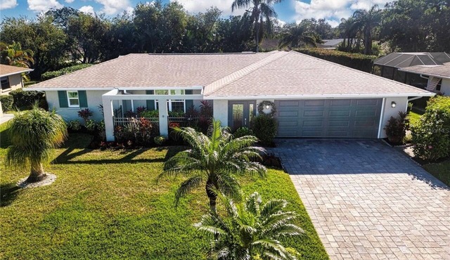 2Bd 2Ba Get Away In The Prestigious Meadows Community! Golf, Tennis, and More!