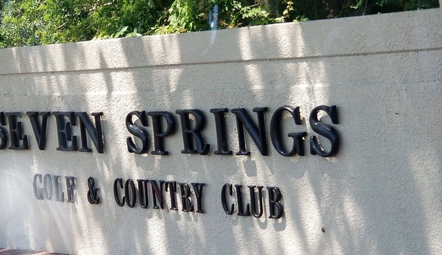 2bd/2ba in Beautiful Seven Springs Golf Villas