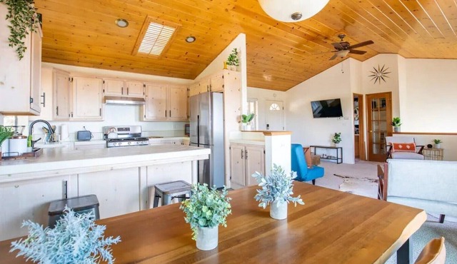 2bd/2ba Mountain Home w/Breathtaking Sunsets
