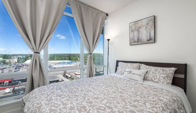 2BD 2BA mountain view Condo near UofC CTrain + Gym