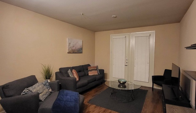 2Bd 2Ba Near Downtown Stay