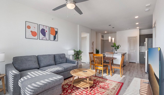 2BD/2BA Next to Airport 3746