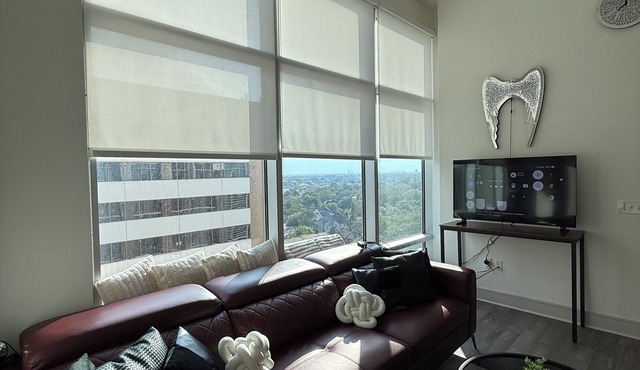 2BD/2BA Rolls-Royce Inspired City Highrise w/Rooftop Pool