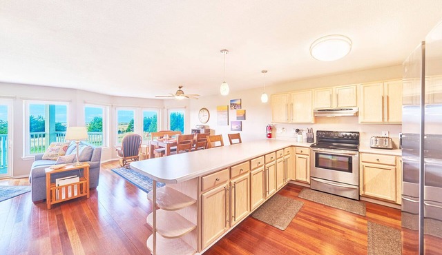 2bd, 2ba, Walk to Town and Beach (SRetreat)