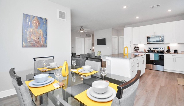 2BD/2BA With Pool~King & Queen bed, Mins to W. Houston Medical Centre